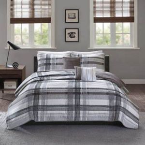 Intelligent Design Rudy Plaid Full/Queen Printed Coverlet Bedding Set in Black/G